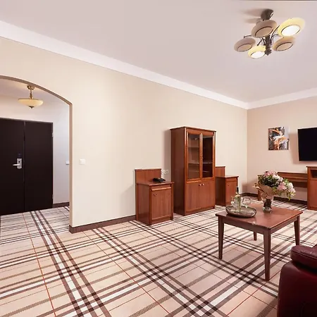 Anton By Dns Pruszków