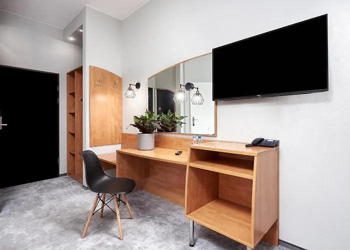 Anton By Dns 3* Pruszków